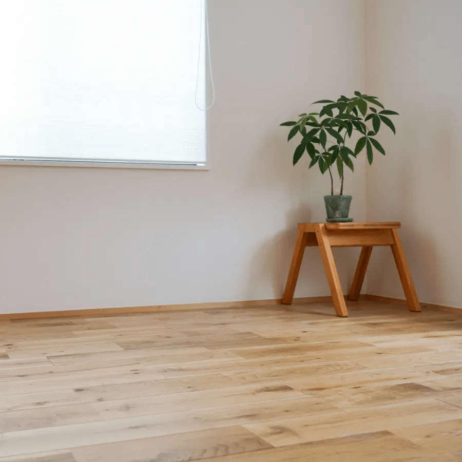 無垢材フローリング貼り
壁・天井　エッグペイント（天井高2.4m、平天井） 6畳　230,000円（税別）〜